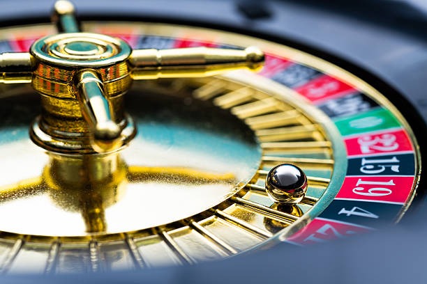 fia mobile app interface showing football betting, live-dealer tables, and slot games on Android